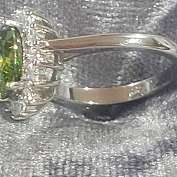 925S Genuine Peridot Flower Ring - Picture 7 of 13